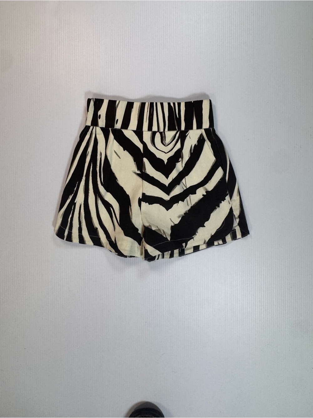 🖤🤍 AKIRA Zebra Print High-Waisted Shorts – NWT 🦓🔥 - Picture 3 of 5